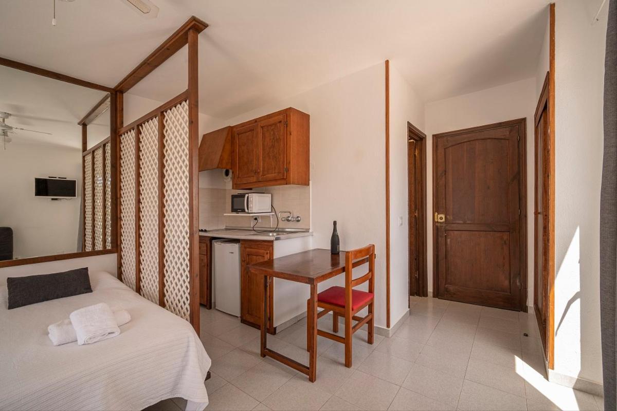 Estel Blanc Apartments - Adults Only Cala'N Blanes  Dış mekan fotoğraf