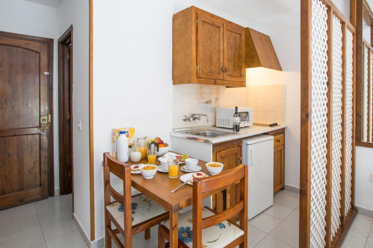 Estel Blanc Apartments - Adults Only Cala'N Blanes  Oda fotoğraf
